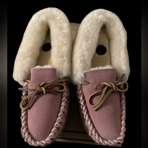 LL Bean Wicked Good Shearling Lined Suede Moccasin Slippers Ash Rose Womens 5M - Picture 3 of 7